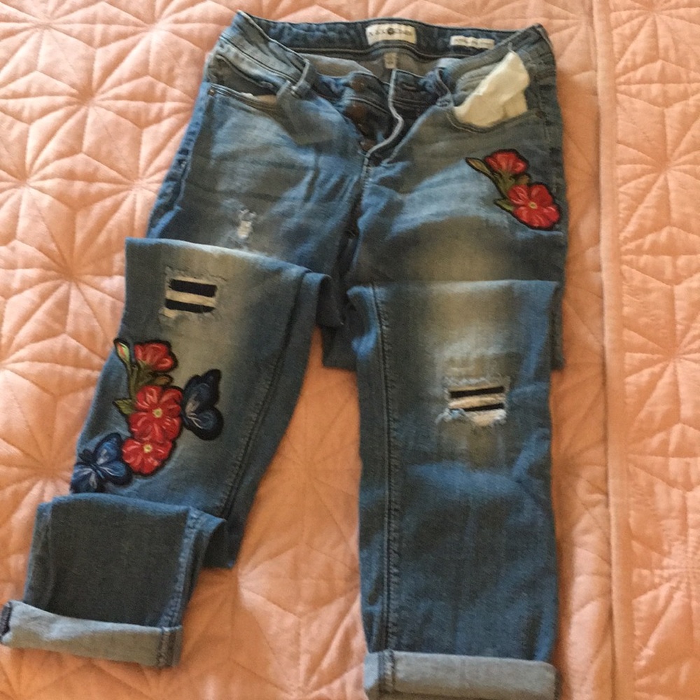 Black Daisy embroidered Distressed jeans